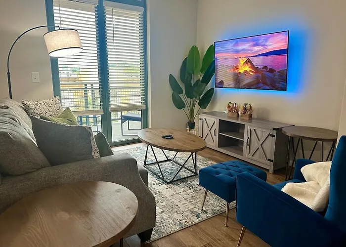 Beautiful Arlington Apartment With Pool & Parking!