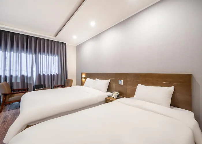 The 7 Business Hotel