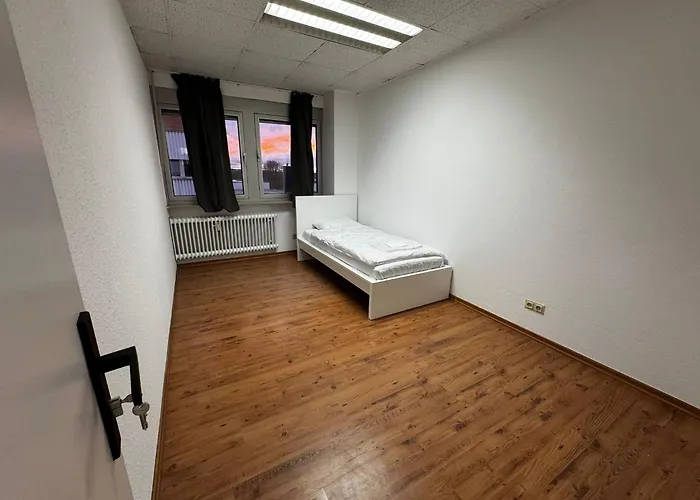 D1 Frankfurt 230m2 - 7 Einzelzimmer mit 2 Parkplätzen