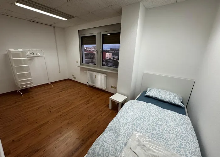 D1 Frankfurt 230m2 - 7 Einzelzimmer mit 2 Parkplätzen