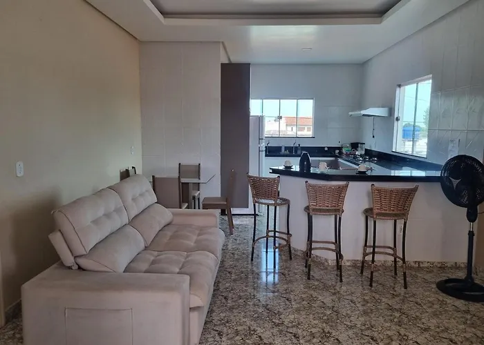 Casa espaçosa, Mobiliada e bem localizada
