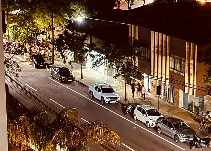 Apartamento no Centro, com Ar Condicionado e Lava e Seca