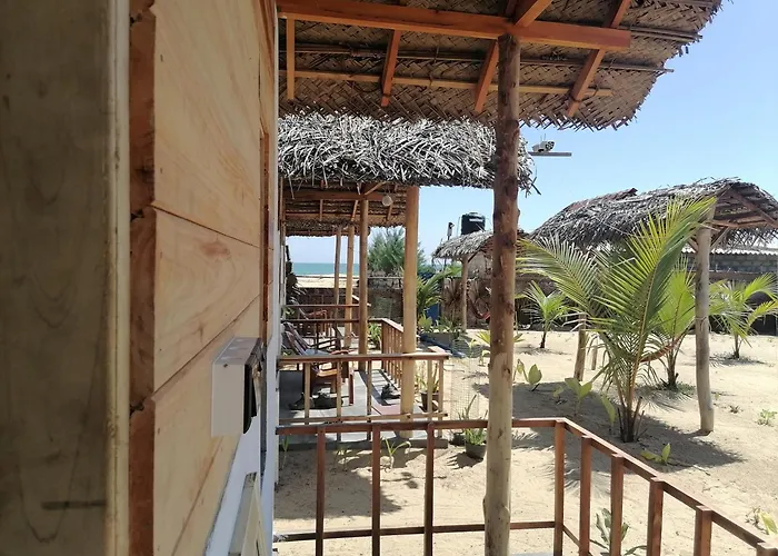 Amwaj Blue Cabana Arugambay