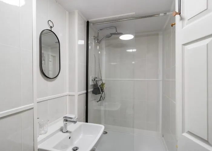 Studio Cottage With Shared Garden - 3Min To Bus Stop