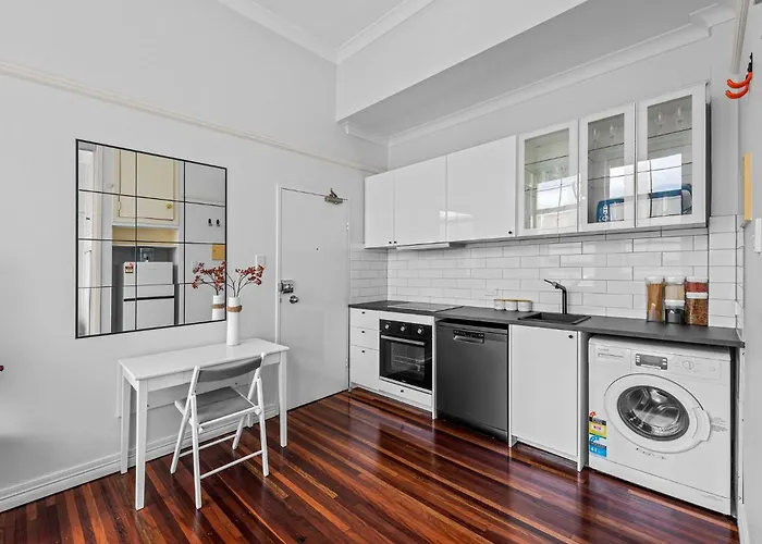 Stylish 1 Bedroom Studio Retreat In The Heart Of City