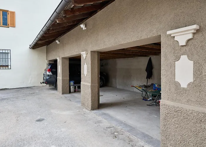Villa Donata - Luxuriöses&großzügiges Apartment im Herzen von Kaltern, mit Innenhof, kostenlosem Parkplatz direkt am Haus