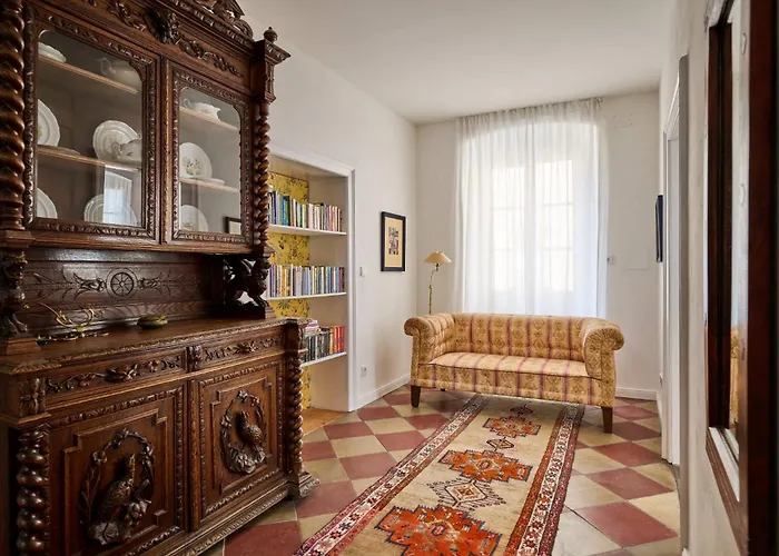 Villa Donata - Luxuriöses&großzügiges Apartment im Herzen von Kaltern, mit Innenhof, kostenlosem Parkplatz direkt am Haus