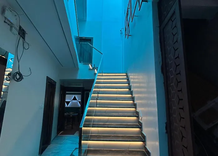 India Hotel And Restaurant