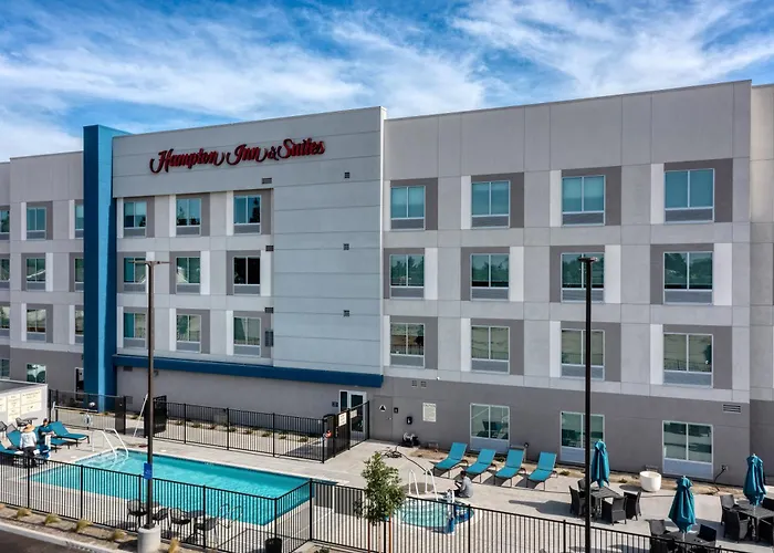 Hampton Inn & Suites Bakersfield Central