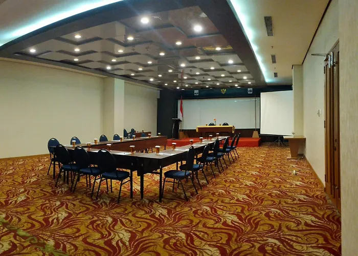 Five Premiere Hotel