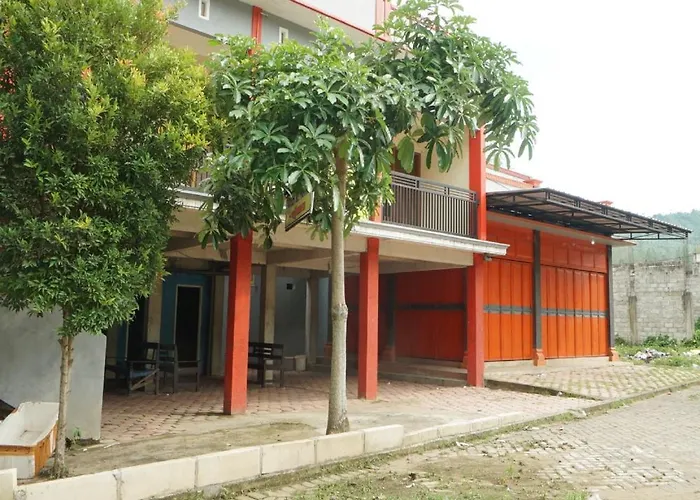 Spot On 93620 Anisa Homestay Syariah