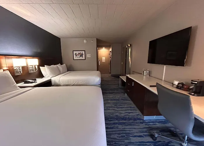 Skyline Hotel Detroit Airport, Surestay Collection By BW