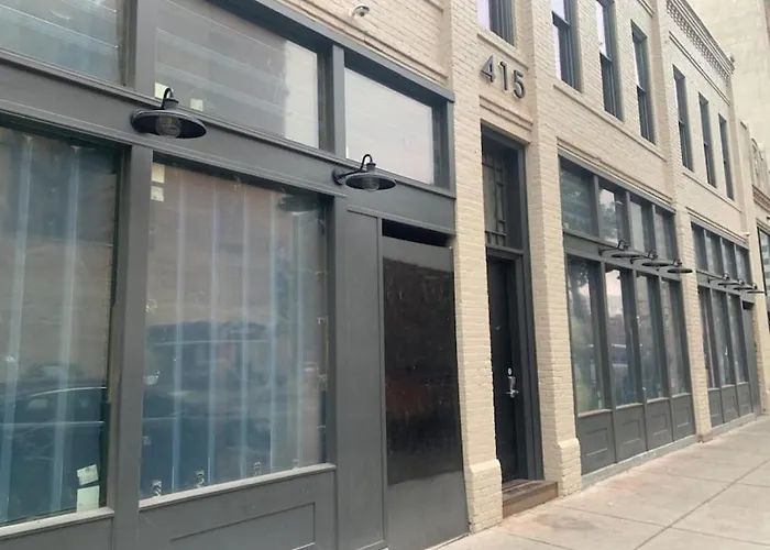 Walkable Downtown Loft With King Bed & Self Check In