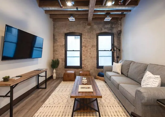 Walkable Downtown Loft With King Bed & Self Check In