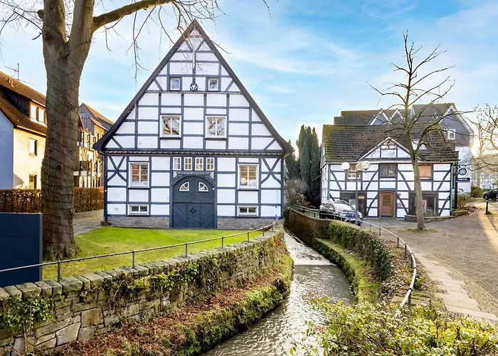 MOLA Apartments-Historische Ferienwohnung im Bachviertel Herdecke Zentrum für 3 Personen-Gratis Parkplatz-Highspeed WLAN-auch für Langzeit geeignet