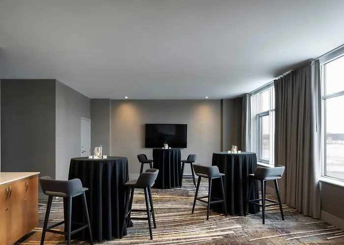 Courtyard By Marriott Montreal Airport