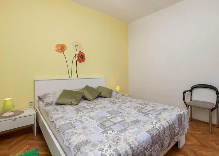 Atemberaubende 3-Zimmer-Wohnung In Stara Novalja