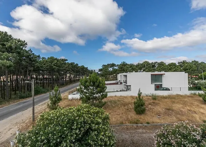 Beach, Surf And Golf Apartment Near Lisbon