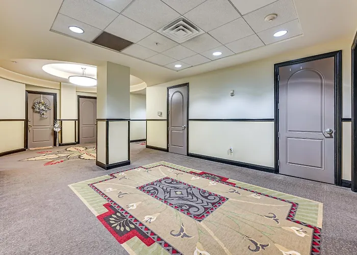 Heart Of Dtwn Omaha: Historical Apt W/ Perks