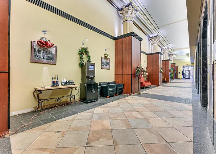 Heart Of Dtwn Omaha: Historical Apt W/ Perks