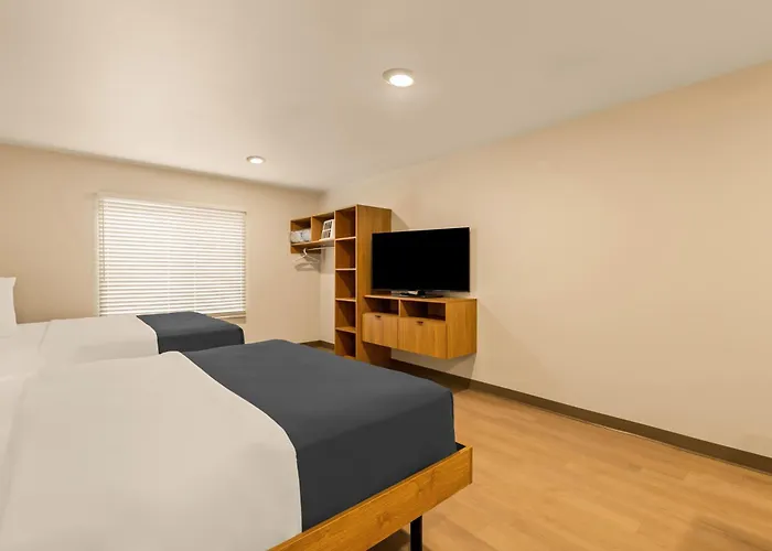 Livaway Suites Nashville-Smyrna