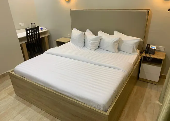 Greywood Hotel And Apartments