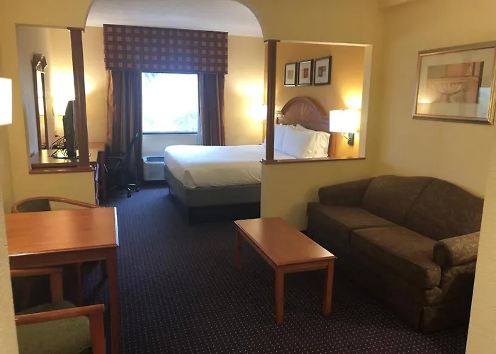 Holiday Inn Express And Suites Fort Lauderdale Airport West By Ihg