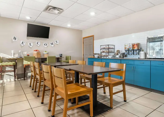 Country Inn & Suites By Radisson, Watertown, Sd