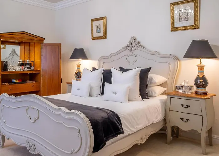 Grand Lux Boutique Manor