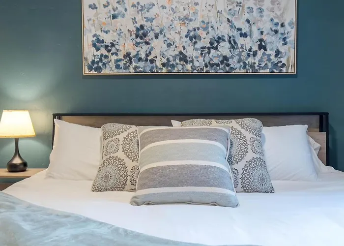 Botanicals And Cattle Vibes:Two-Suite Vista Escape