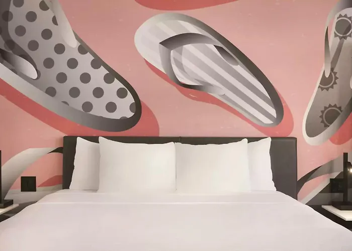 Kompose Boutique Miami Airport
