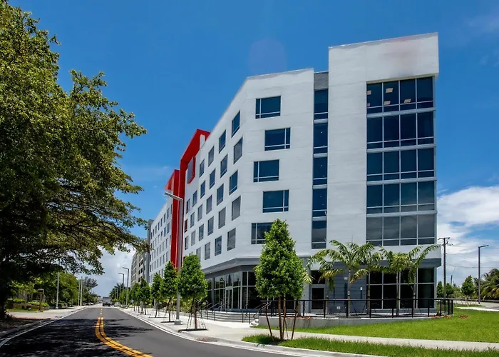 Kompose Boutique Miami Airport