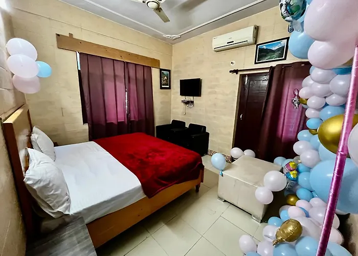 Hotel Raj Golden & Restaurant