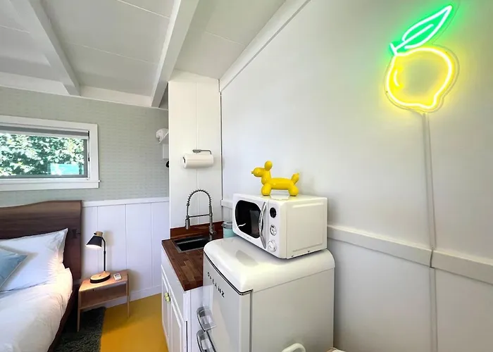 Snap-Worthy Stay Steps From Downtown 1Br 1Ba