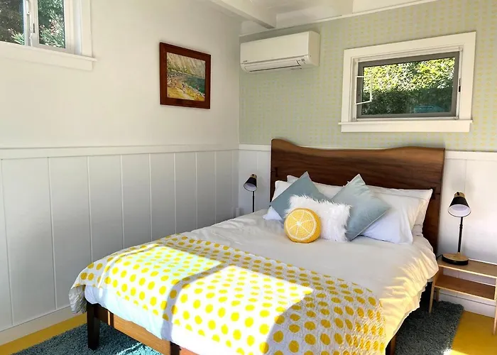 Snap-Worthy Stay Steps From Downtown 1Br 1Ba
