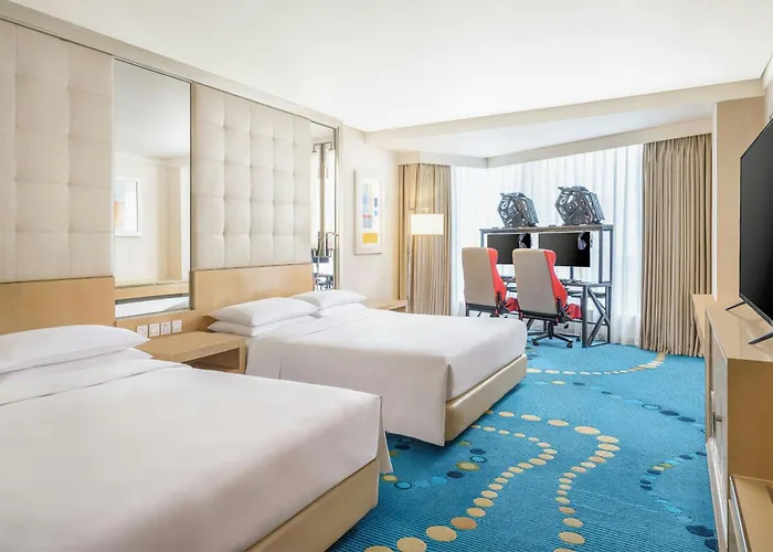 Renaissance Shanghai Yu Garden Hotel