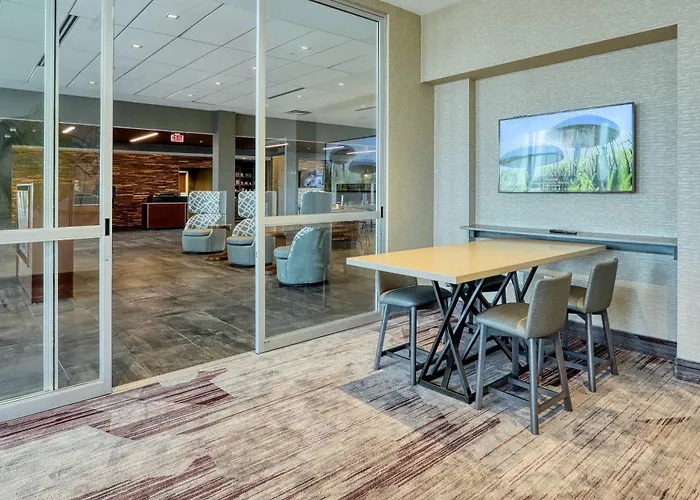 Courtyard By Marriott North Brunswick