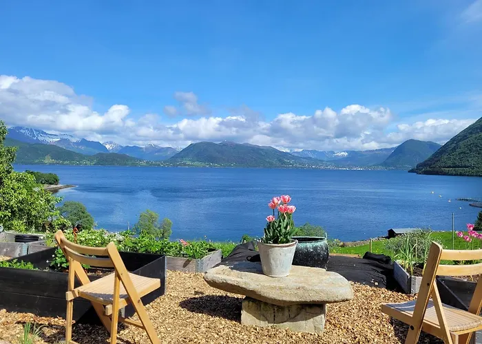 Irenegarden - Fjord view holiday home