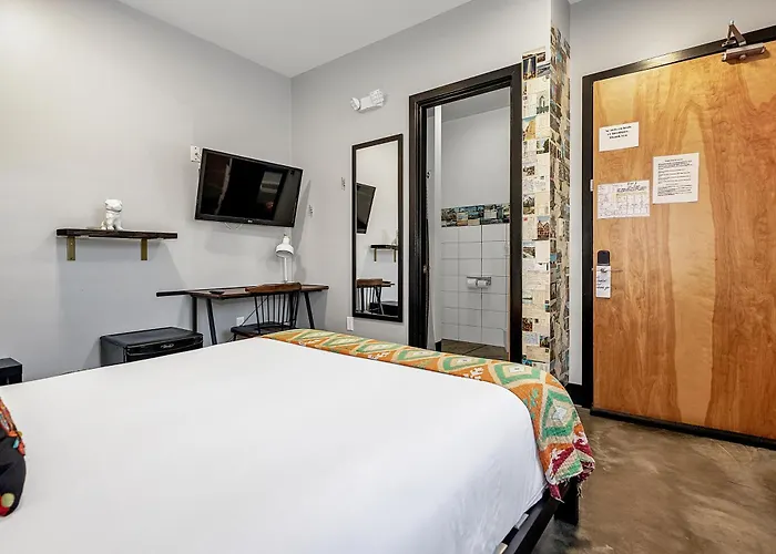 First Floor Queen Room For Two Near Purina Farms