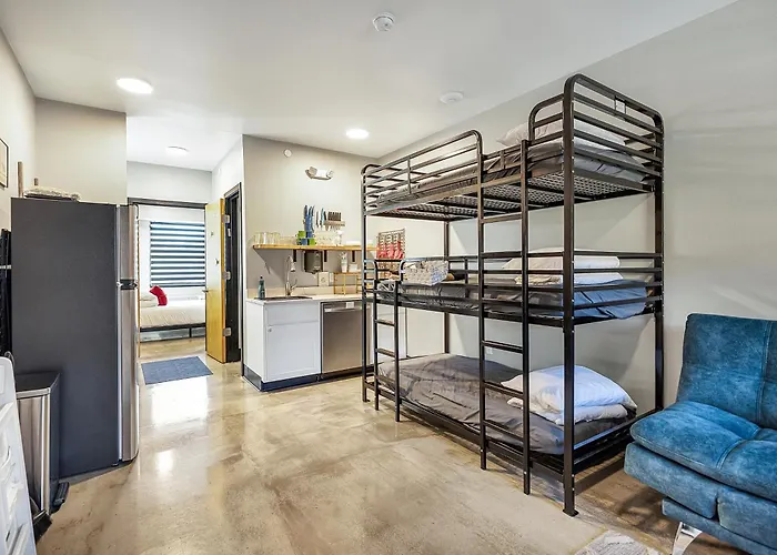 Modern And Clean Group Suite For 5 With Pool