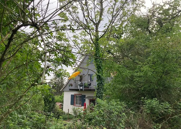 historische Mühle mit großem Garten