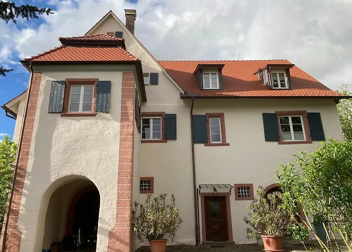 historische Mühle mit großem Garten