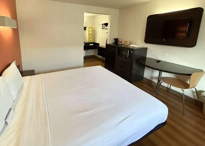 Studio 6 Suites - Riverside, Ca South