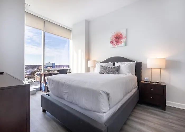 Luxury 2 Bedroom Apt With Gym