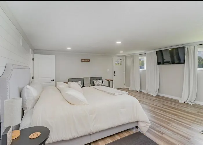 Adorable Clare Guest Suite!