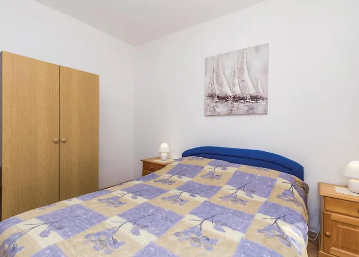 Cozy Apartment In Barbat-Rab With Wifi