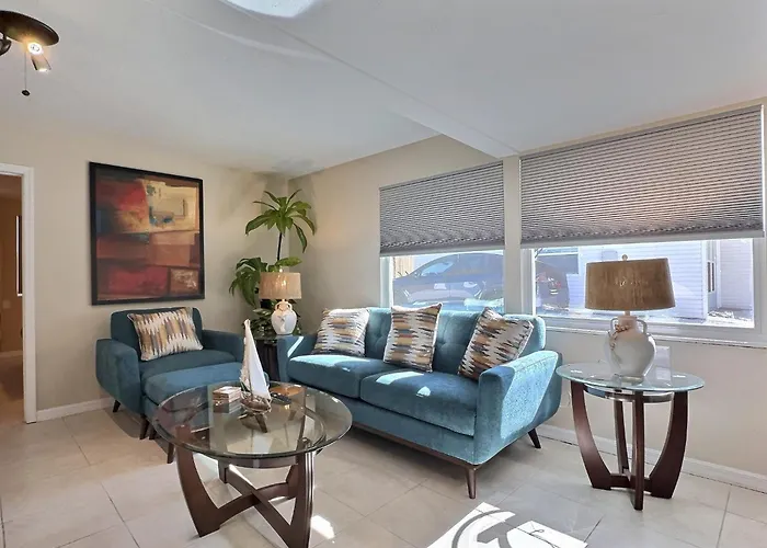 Spacious Renovated 1 Bedroom Siesta Key Beachside Vacation Rental Getaway