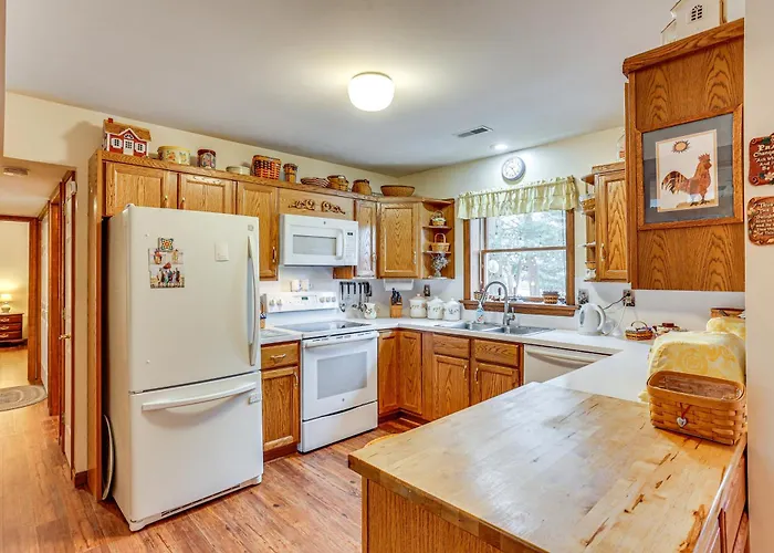 Charming Apartment W/ Yard & Beautiful Gardens!