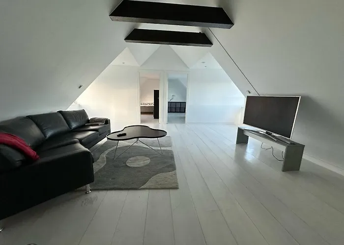 Cozy Home In Quiet Neighborhood