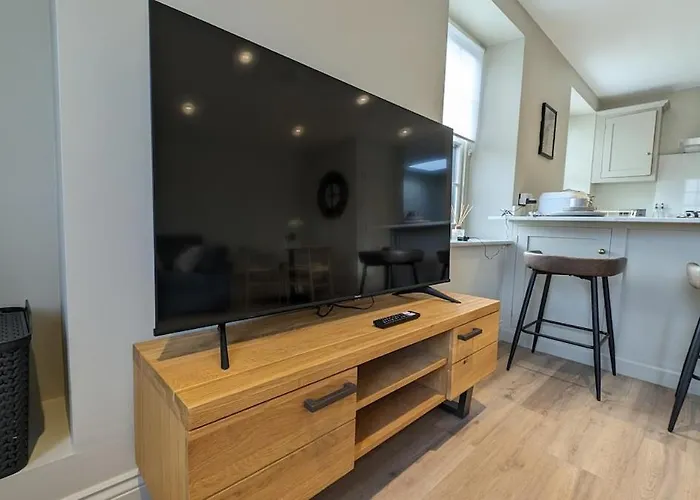 The Nest - One Bed Apt With Sea Views